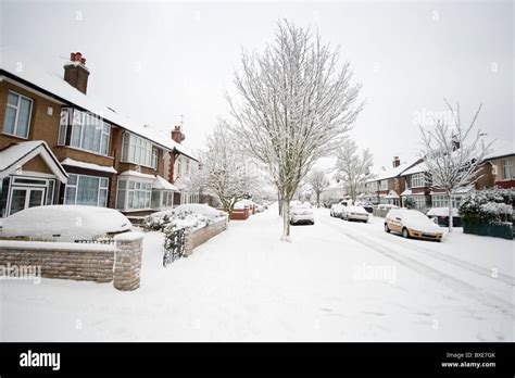 Heavy Snowfall On A Street In The London Suburbs England Uk Stock