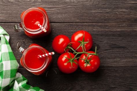 Premium Photo Fresh Tomato Juice And Ripe Tomatoes