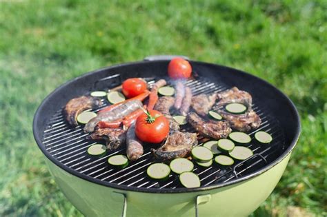 Brochetas De Carne Con Verduras A La Parrilla Foto Premium