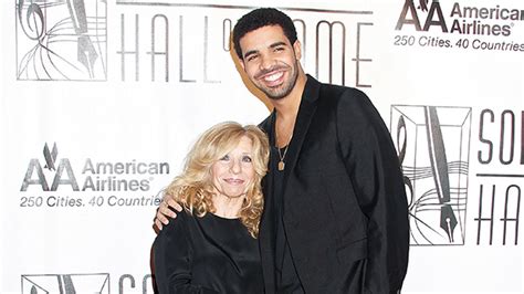 Drake’s Mom & Son Look Alike, Fans Say: See Photos – Hollywood Life