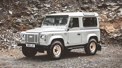 Land Rover Storica Da 405 CV Classic Defender Works V8 Islay Edition