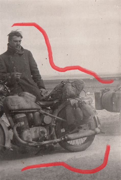 Foto WH Soldat Afrikakorps DAK Kradmelder Motorrad DKW Triumph1942 3