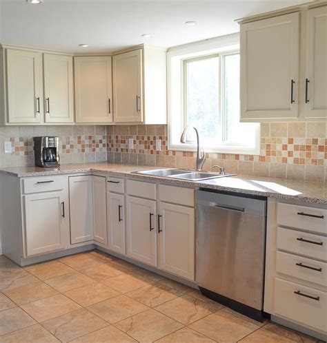 White Kitchen Cabinets With Quartz Countertops