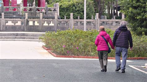 降雨趨緩！迎乾涼國慶日 越晚越冷恐跌20度以下 鏡新聞 Line Today