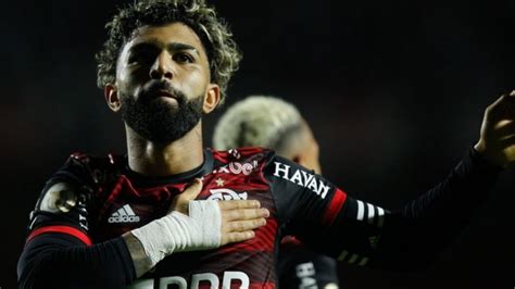 Gabigol Leva Ao Jogo Do Flamengo E Vive Affair Atriz De Pantanal