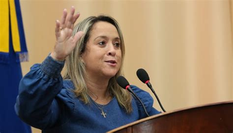 Para Assumir Como Deputada Estadual Lia Nogueira Renuncia Ao Cargo De