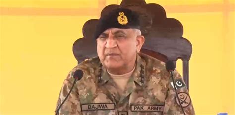 Coas Bajwa Pays Farewell Visit To Quetta Garrison