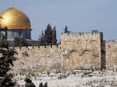 As portas douradas de Jerusalém Espelho do Rei