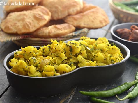 Puri Bhaji Poori Bhaji Aloo Puri Bhaji Recipe