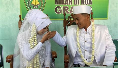 Mahesa Dan Swaybatul Jadi Pasangan Termuda Peserta Nikah Massal Kota