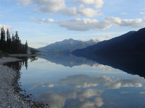 Muncho Lake Provincial Park — Northern Rockies Lodge