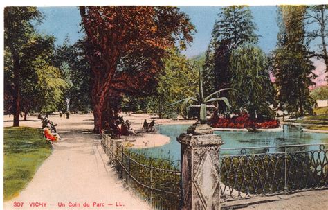 Vichy Un Coin Du Parc Carte Postale Ancienne Et Vue D Hier Et