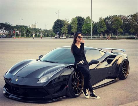 Hot girl x xuất hiện bên cạnh một loạt siêu xe xe thể thao đình đám ở Việt Nam là ai