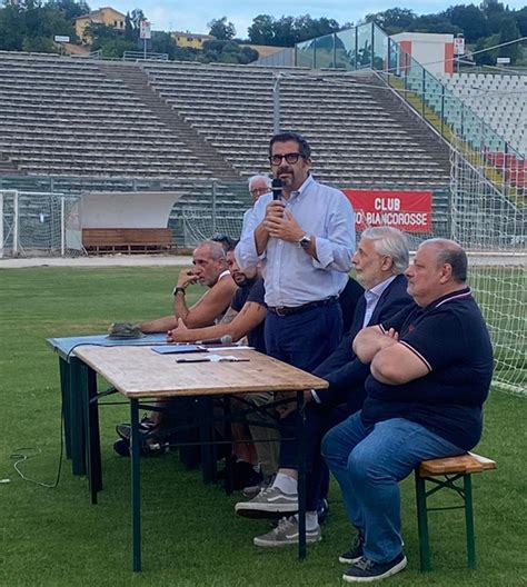 Calcio Nasce La Ssc Ancona Il Sindaco La Iscrive Alla Serie D Lo