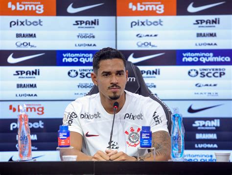 Veja fotos da coletiva de apresentação de Lucas Veríssimo no