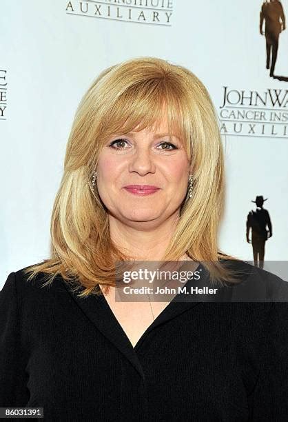 Bonnie Hunt Actress Photos and Premium High Res Pictures - Getty Images