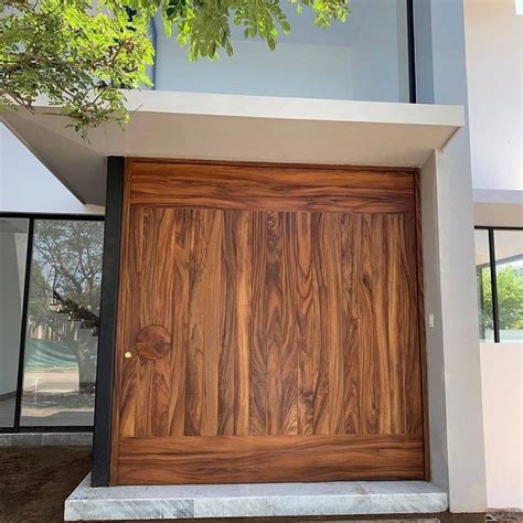 Puertas Pivotantes En Madera De Cedro O Parota Homify