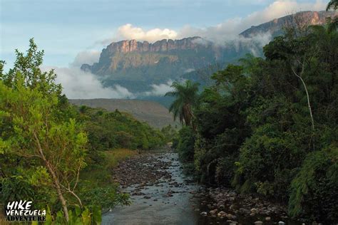 6 days trekking trip: Mount Roraima | hike-venezuela.com