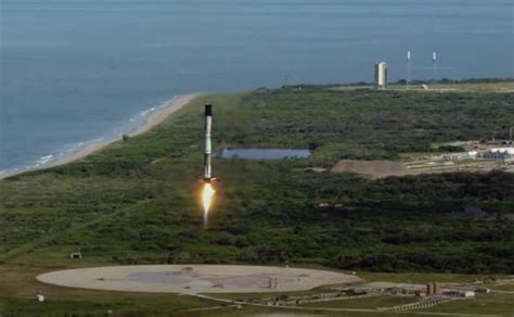 Watch Spacexs 200th Rocket Landing After Putting 72 Satellites In Orbit