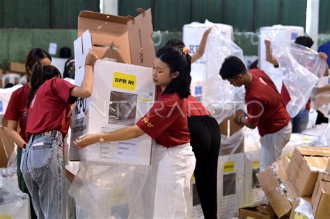 Pengemasan Logistik Pemilu Di Bali Antara Foto