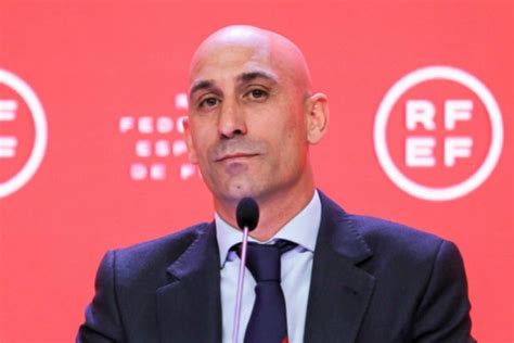 Luego De Varios D As De Pol Mica Luis Rubiales Renuncia A La