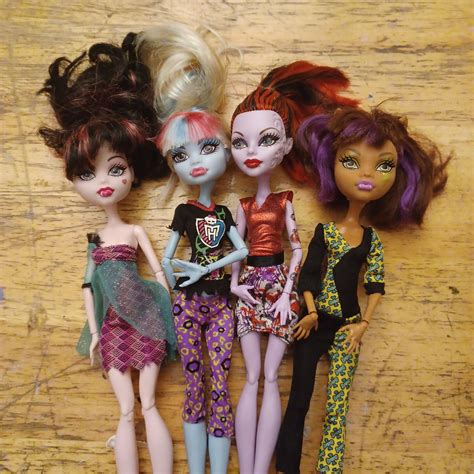 My first thrift haul ! : r/Dolls