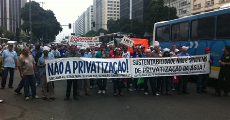 G1 Em greve funcionários da Cedae fazem apitaço no Centro do Rio