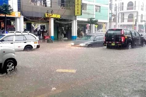 Áncash fuertes lluvias inundan céntricas calles de Huaraz VIDEO