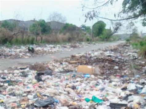 Bote De Basura Improvisado Pone En Riesgo La Salud De Los Pobladores De