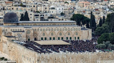 مديرية أوقاف القدس ربع مليون مصل في الجمعة الثانية من رمضان بالمسجد الأقصى