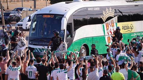 CÓRDOBA CF ASCENSO BARCELONA B ARCÁNGEL Espectacular recibimiento de