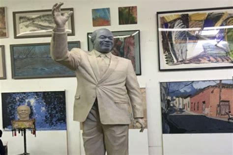 Marion Barry memorial statue revealed in new photos - WTOP News