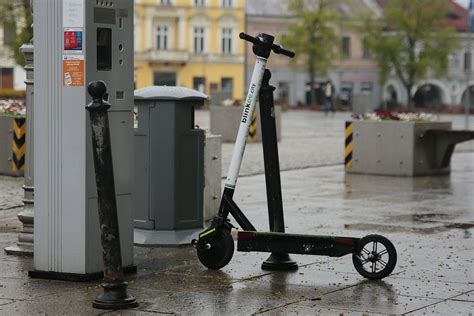 Mandaty i ograniczenia Nowe przepisy dotyczące hulajnóg elektrycznych