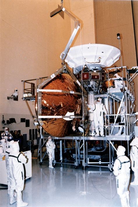 Space in Images - 2004 - 06 - Huygens Probe integrated with Cassini orbiter