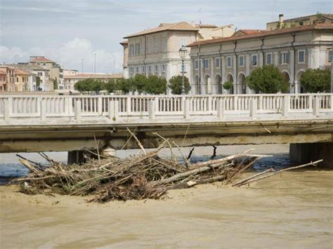 Maltempo Nelle Marche Senigallia Rivive Lincubo Dellalluvione Il