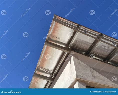 Aluminum Foil Sheets Are Used As Thermal Insulation Of The Roof Stock