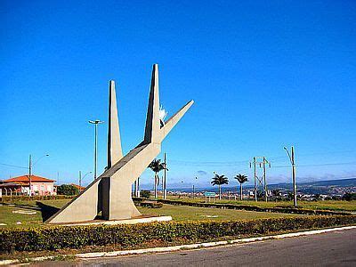 Escultura No Trevo De Tr S Pontas Por Ciclotp Tr S Pontas Mg