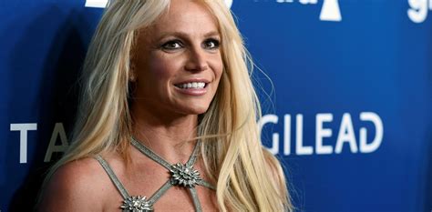 Britney Spears recibió el 2020 haciendo yoga en bikini y con una promesa