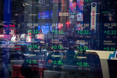 Wall Street Segue Em Alta E D Lar Recua Para Menor N Vel Desde Janeiro