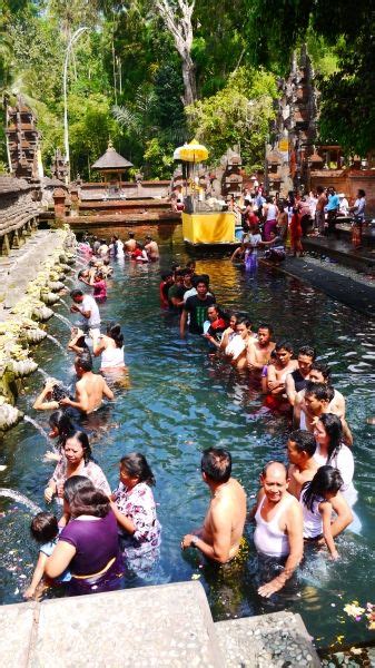 Carnet De Voyage Visite Des Eaux Sacr Es De Tirta Empul Voyage De