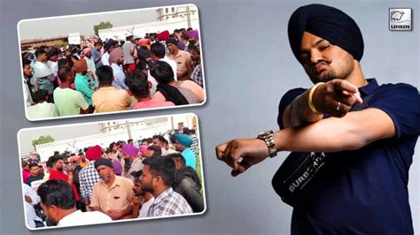 People Gather At Sidhu Moose Wala S Haveli For Last Rites Watch Video