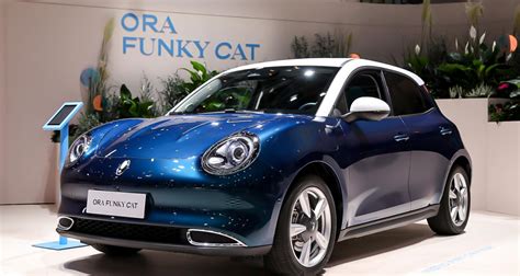 L Ora Funky Cat Fait Une Apparition Au Mondial De L Auto Nos