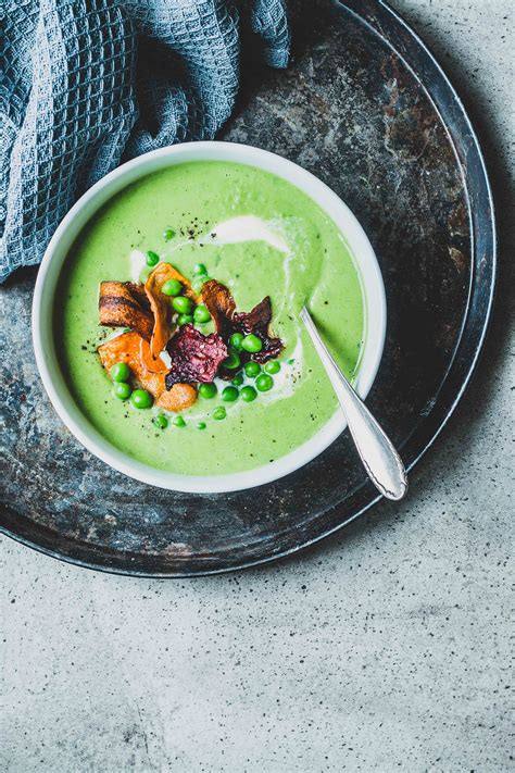 ERBSEN MINZ SUPPE MIT GEMÜSECHIPS