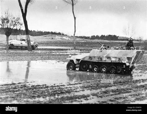 Deutsch Schützenpanzer auf der Vorderseite Oder 1945 Stockfotografie