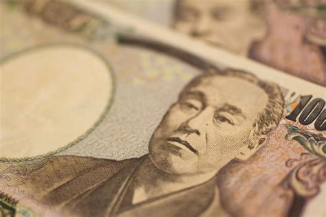 旧一万円札にはいくらの価値がある？ お札の種類や特徴 買取相場などをご紹介 買取のラフテル