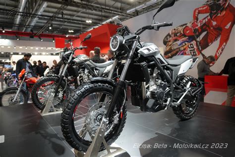 Eicma Beta Alp ve verzích 4 0 a X a nová motokrosová RX 450 4T