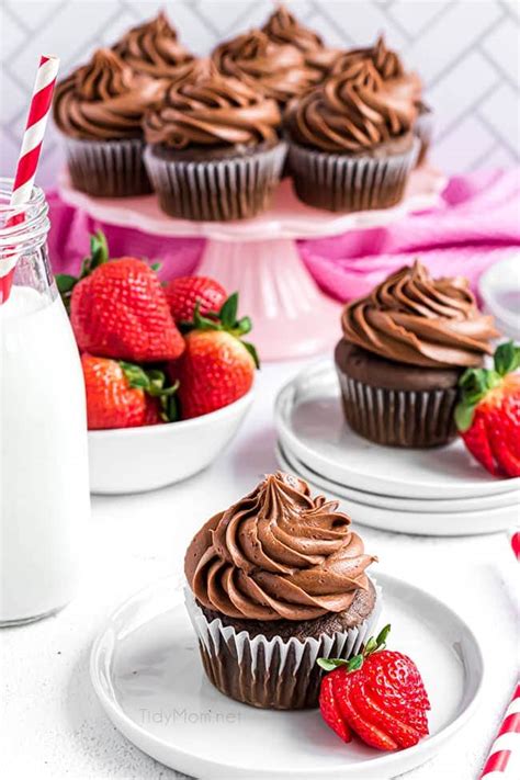 Chocolate Covered Strawberry Cupcakes