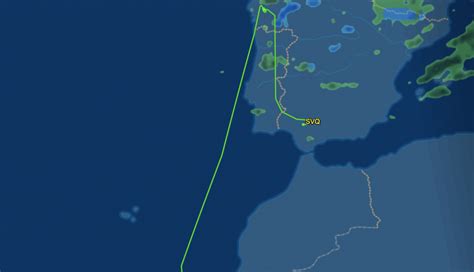 Un Vuelo Entre Lanzarote Y Santiago Termina Aterrizando En Sevilla Por