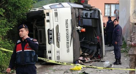 Trabzon da feci kaza Belediye otobüsü şarampole devrildi Ölüler ve