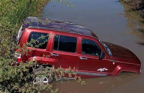 Encuentran Cuerpos Dentro De Veh Culo